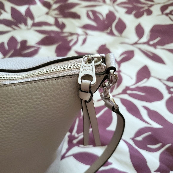 Coach handbag, pebble-finished leather in taupe. With shoulder strap & dust bag. - Picture 5 of 8